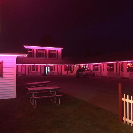 Trail Riders Motel Granby Exterior photo