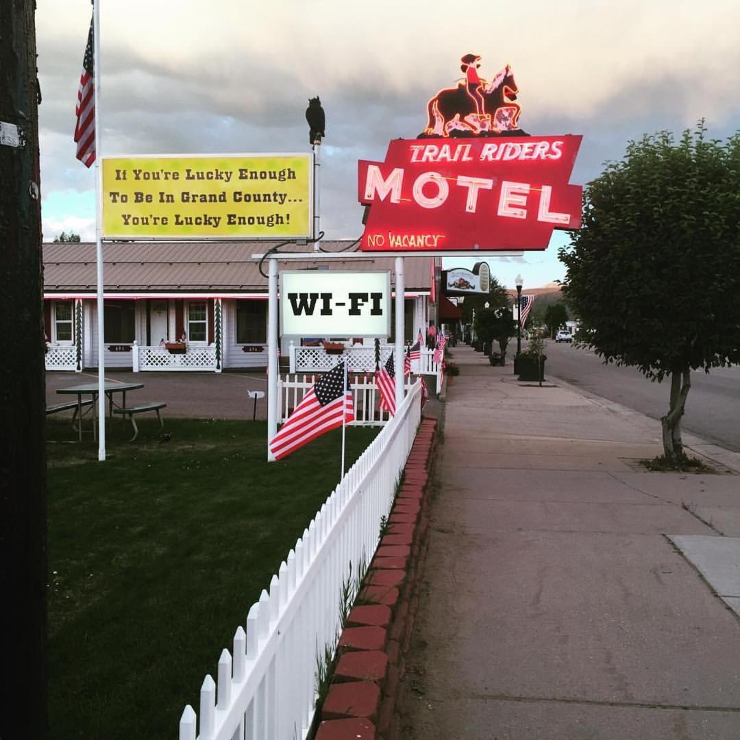 Trail Riders Motel Granby Exterior photo